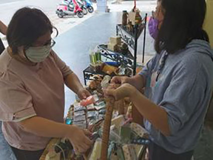 林友雯