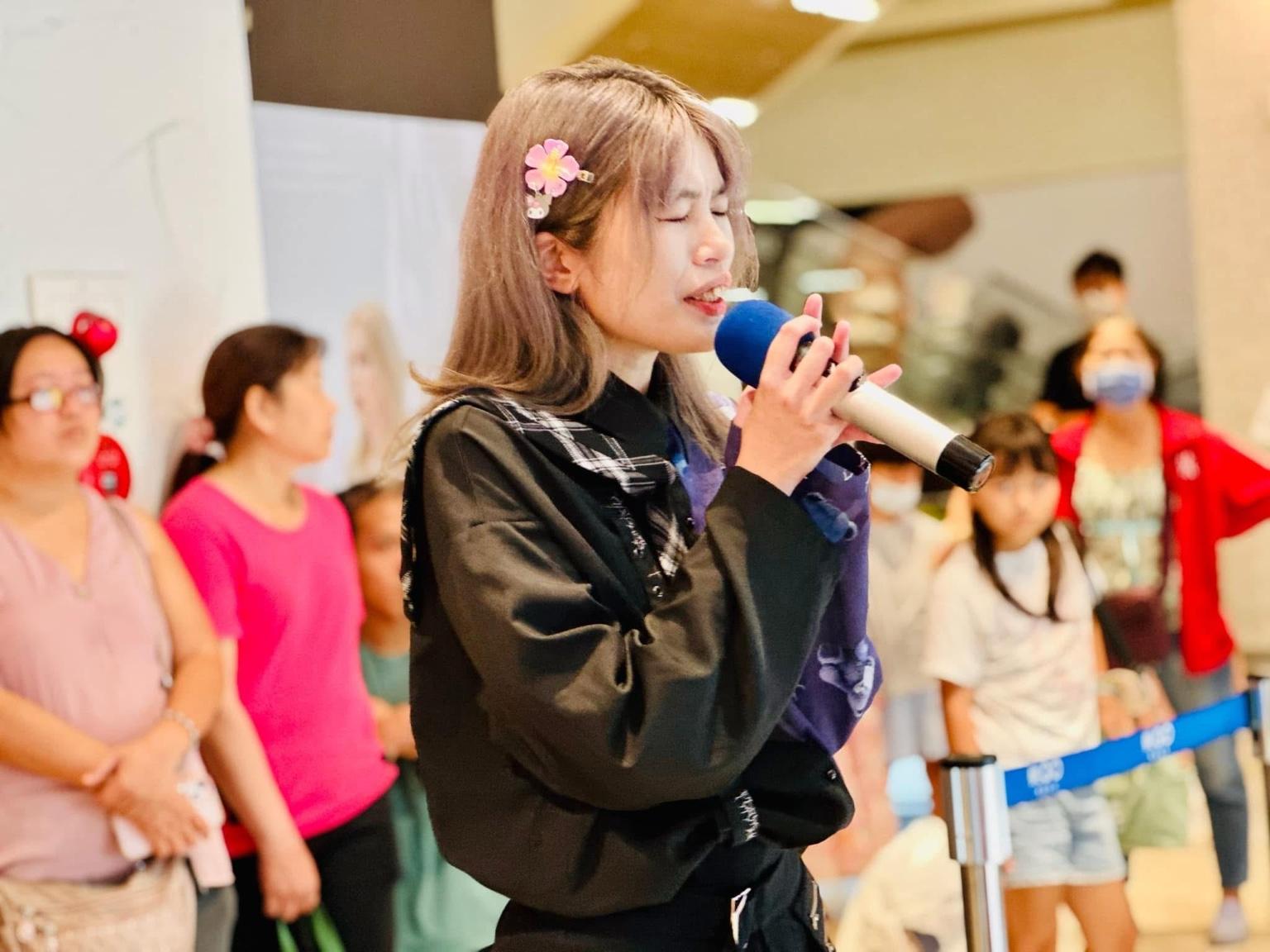 施依凡